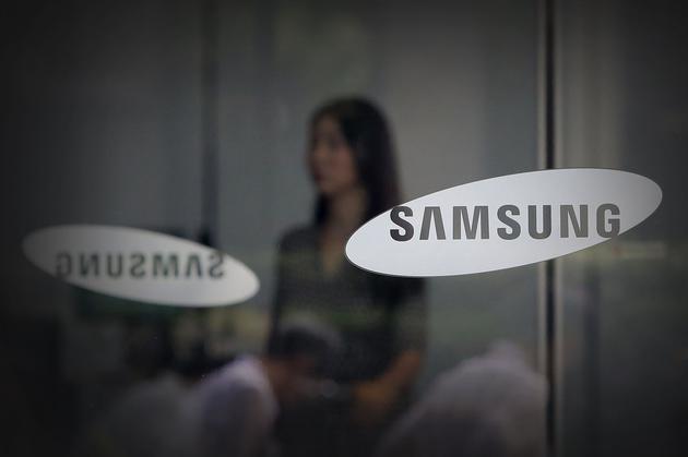 Lee Jae-yong, Samsung Group heir arrives at Seoul Central District Court to hear the bribery scandal verdict on August 25, 2017 in Seoul, South Korea. Prosecutors are seeking a 12-year jail sentence. Lee, de facto chief of South Korean conglomerate, faces five charges connecting the bribery scandal involving ousted former President Park Geun-hye and her confidant Choi Soon-sil. The verdict affects the business of Samsung, which has launched new Galaxy Note 8 smartphone to wipe out the misery of exploding Note 7 last year.